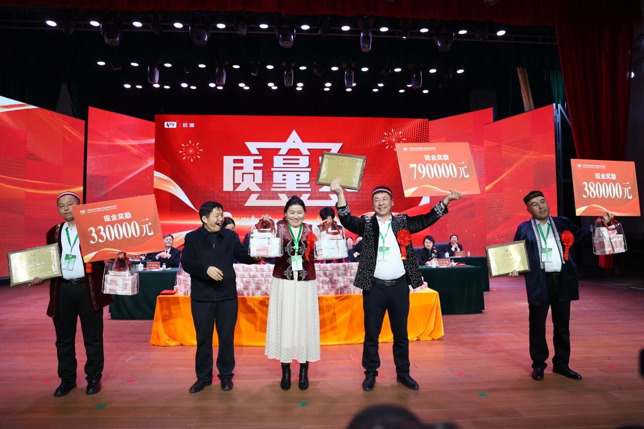 第九届养驼牧民代表大会盛大举行，3600万奖励养驼牧民！