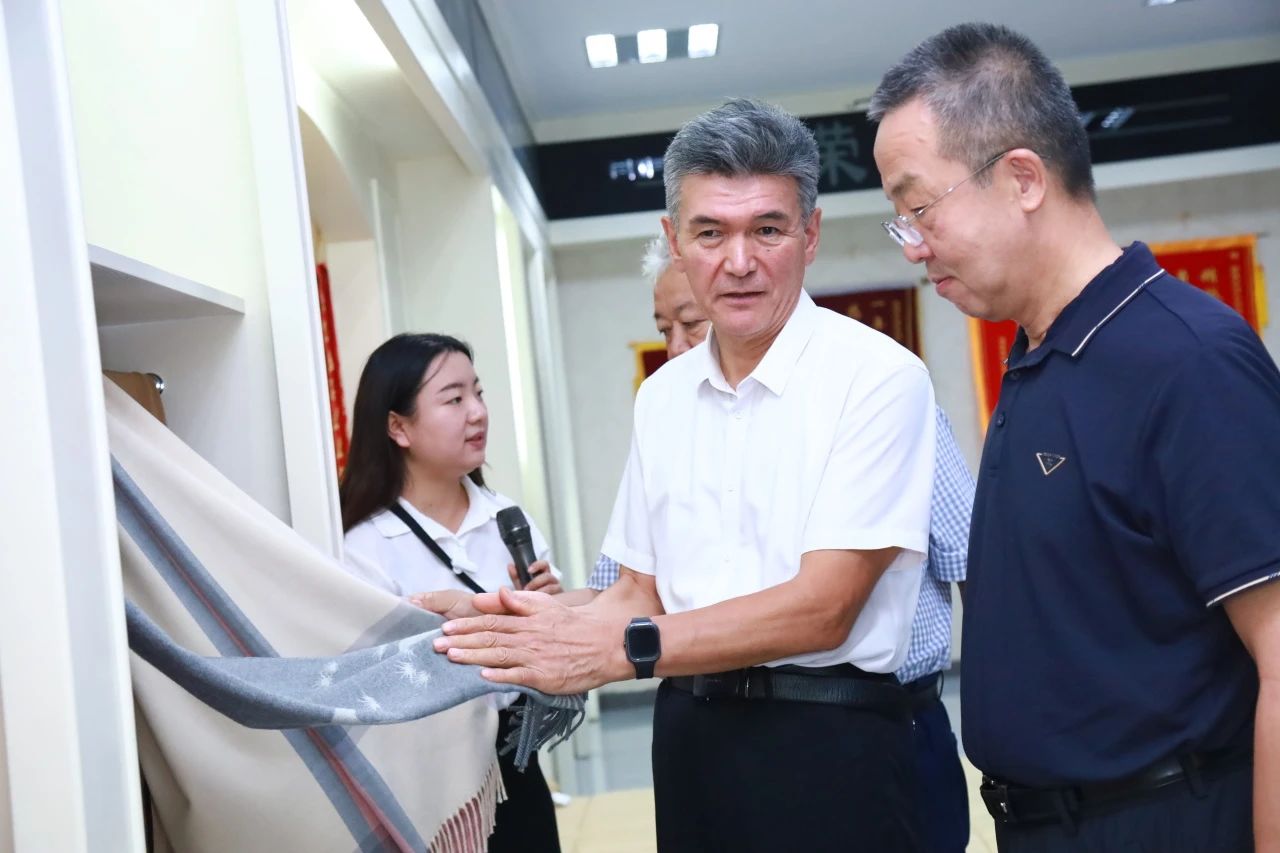 伊犁州人大常委会代表团莅临旺源集团参观调研！
